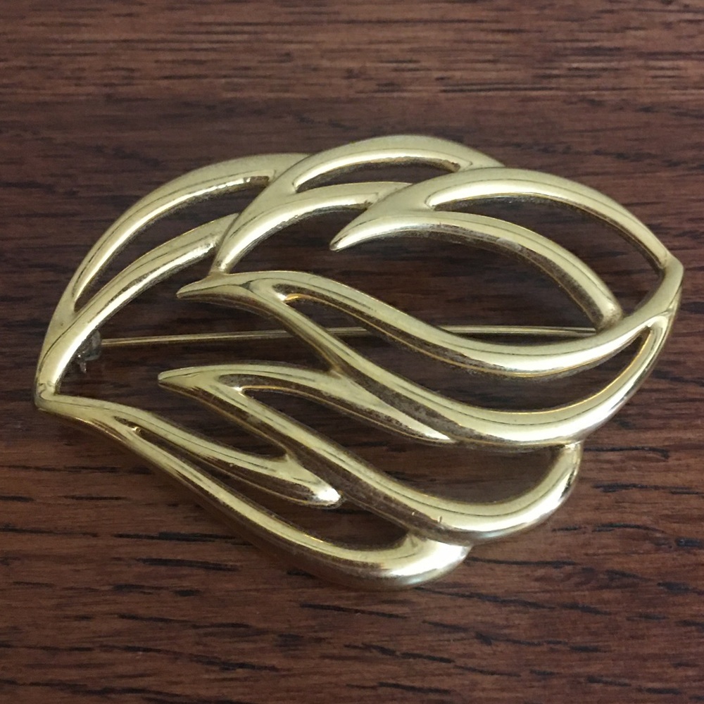 Vintage 80s Signed Monet Gold Toned Broach